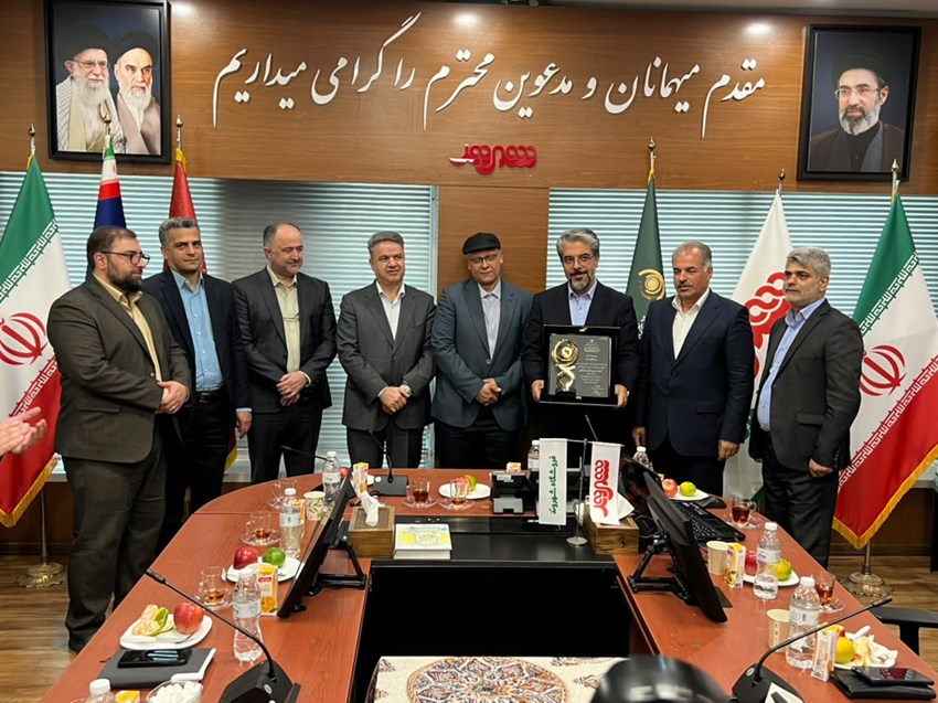 گواهینامه ملی رعایت حقوق مصرف‌کنندگان به فروشگاه‌های زنجیره‌ای شهروند اهداء شد